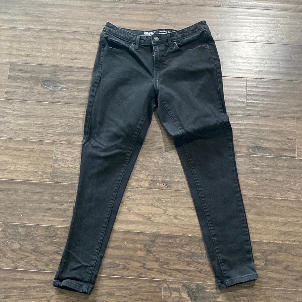 Black mid ride skinny jeans. Size 6/28